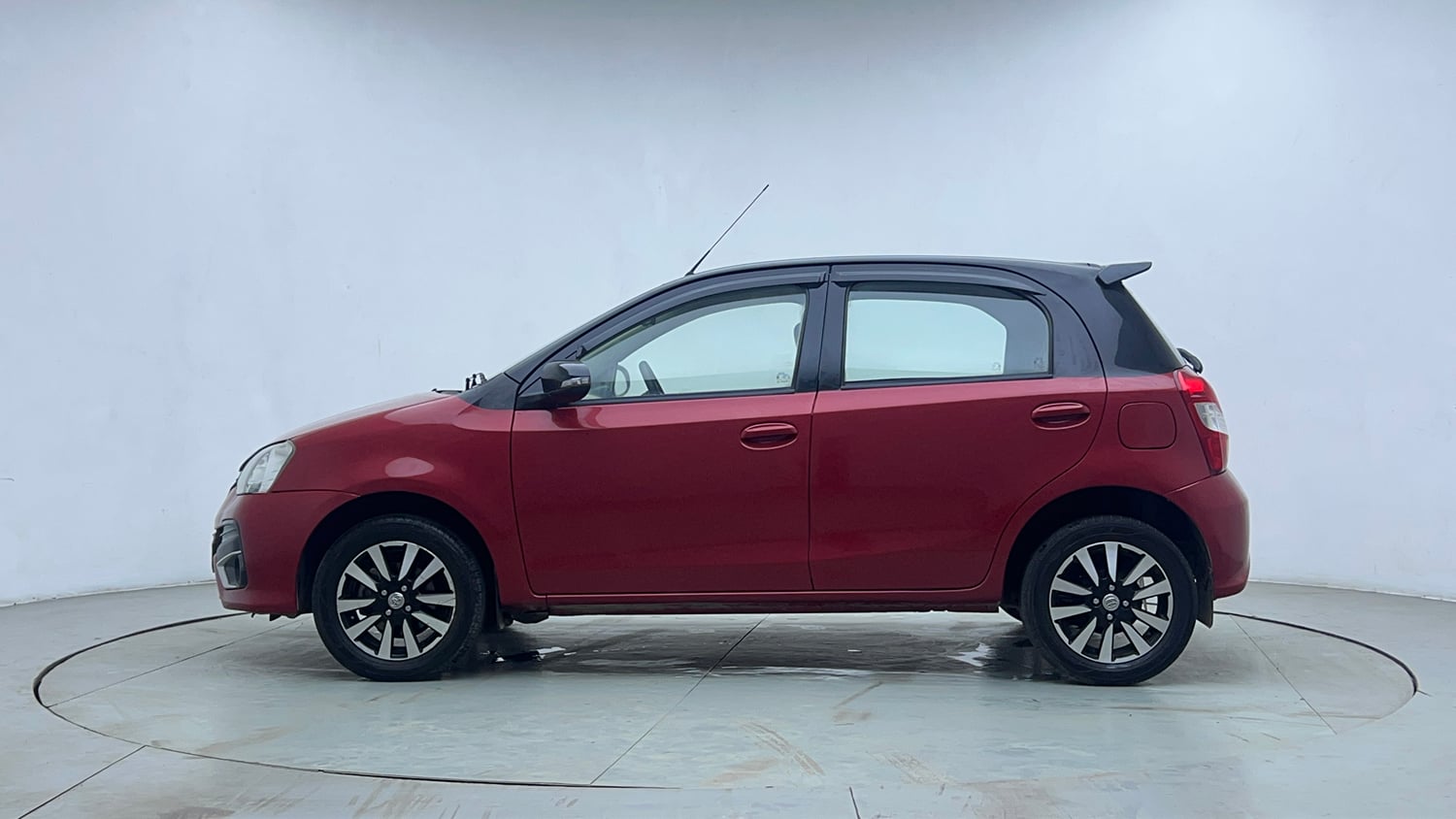 Used 2018 Toyota Etios Liva V Petrol Manual exterior LEFT SIDE VIEW