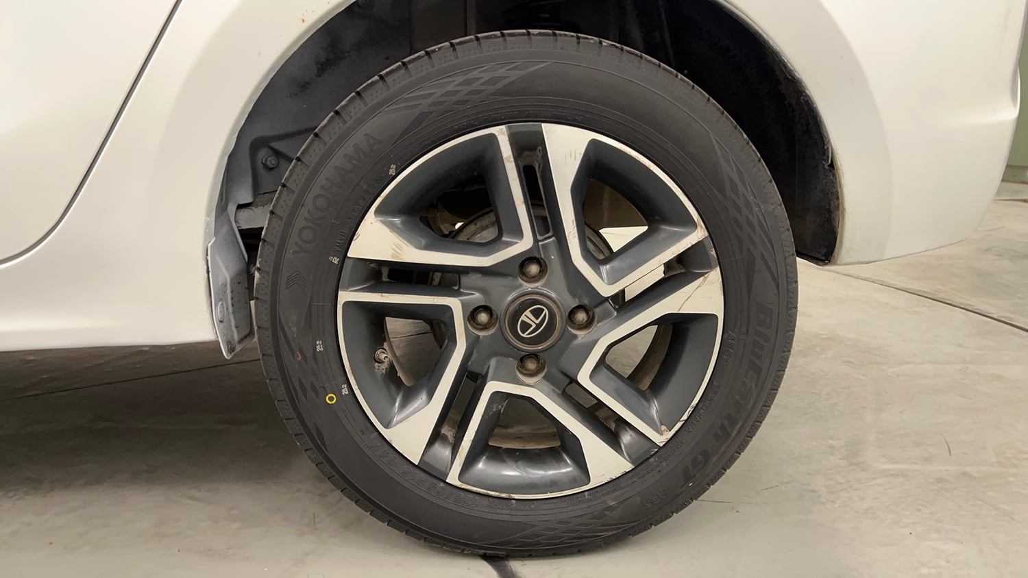 Used 2017 Tata Tigor Revotron XZ Petrol Manual tyres LEFT REAR TYRE RIM VIEW