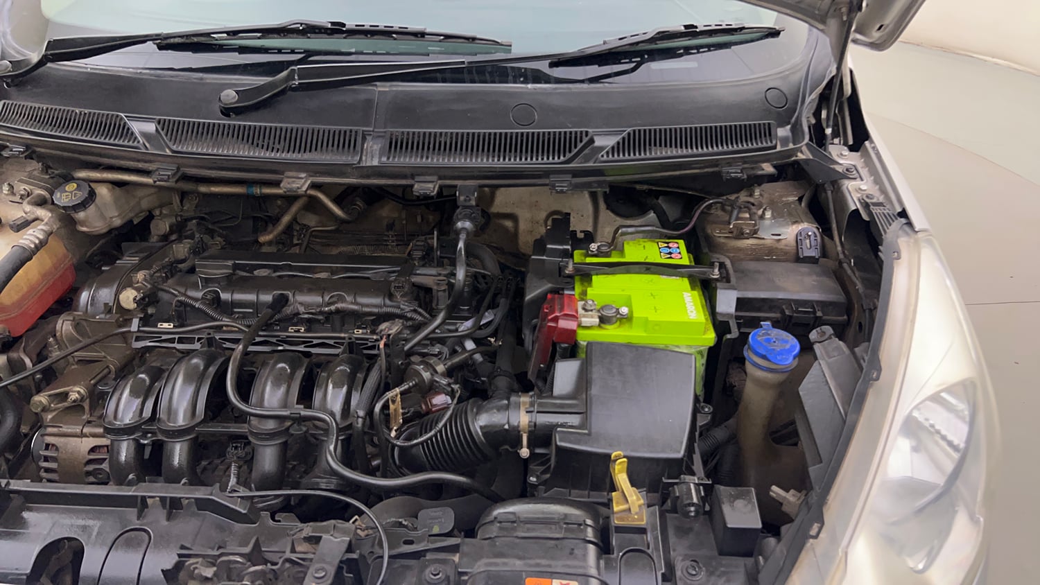 Used 2016 Ford Figo Trend 1.2 Ti-VCT Petrol Manual engine ENGINE LEFT SIDE HINGE & APRON VIEW