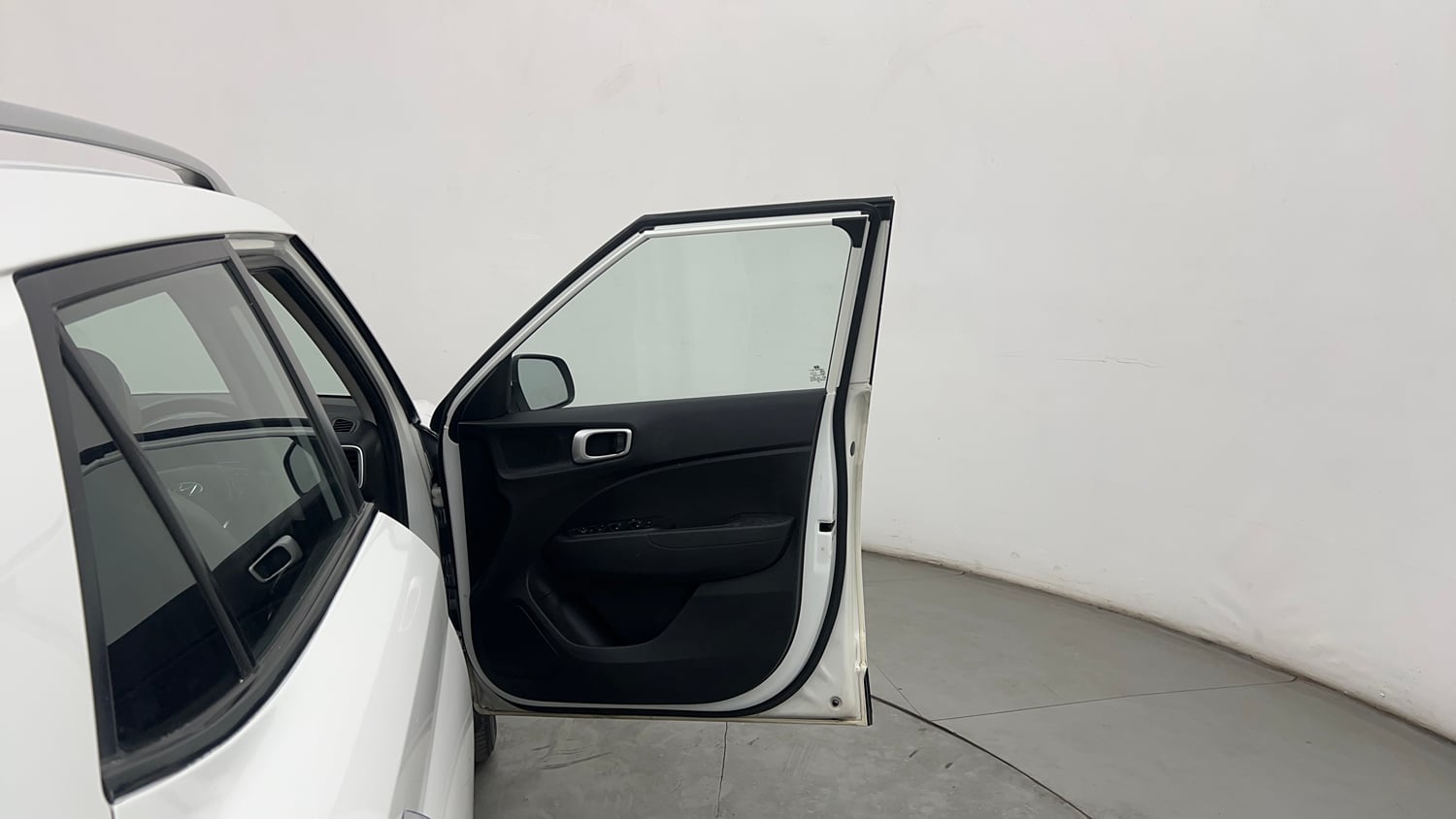 Used 2019 Hyundai Venue SX Plus 1.0 Turbo DCT Petrol Automatic interior RIGHT FRONT DOOR OPEN VIEW