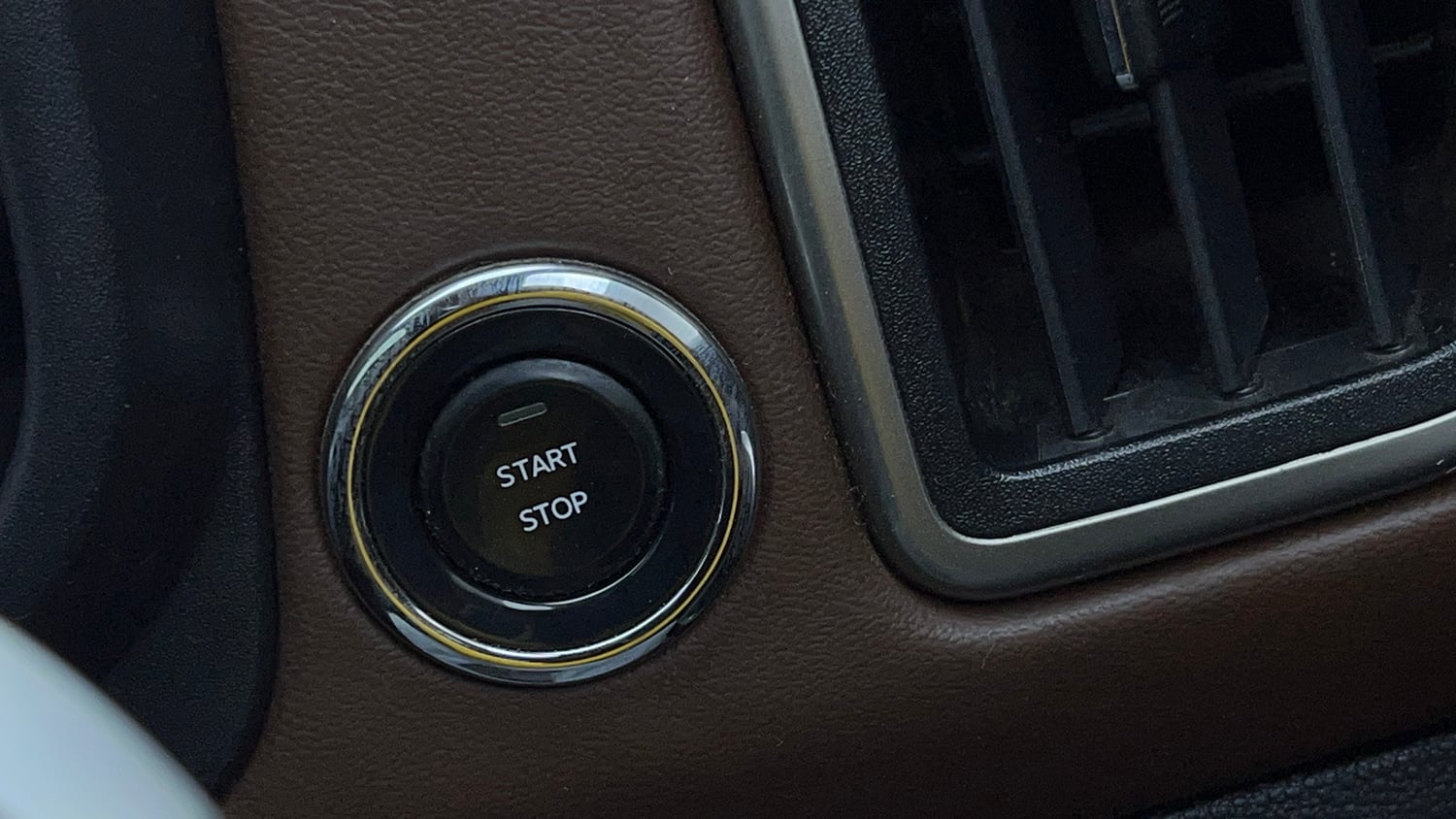 Used 2023 Mahindra Scorpio N Z8 L Petrol AT 6 STR Petrol Automatic top_features Keyless start
