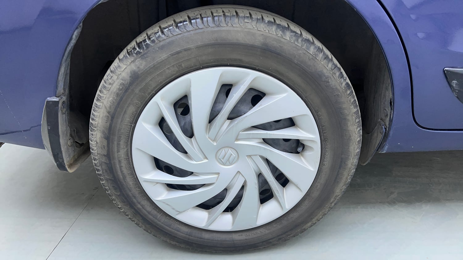 Used 2022 Maruti Suzuki New Ertiga VXi AT Petrol Automatic tyres RIGHT REAR TYRE RIM VIEW