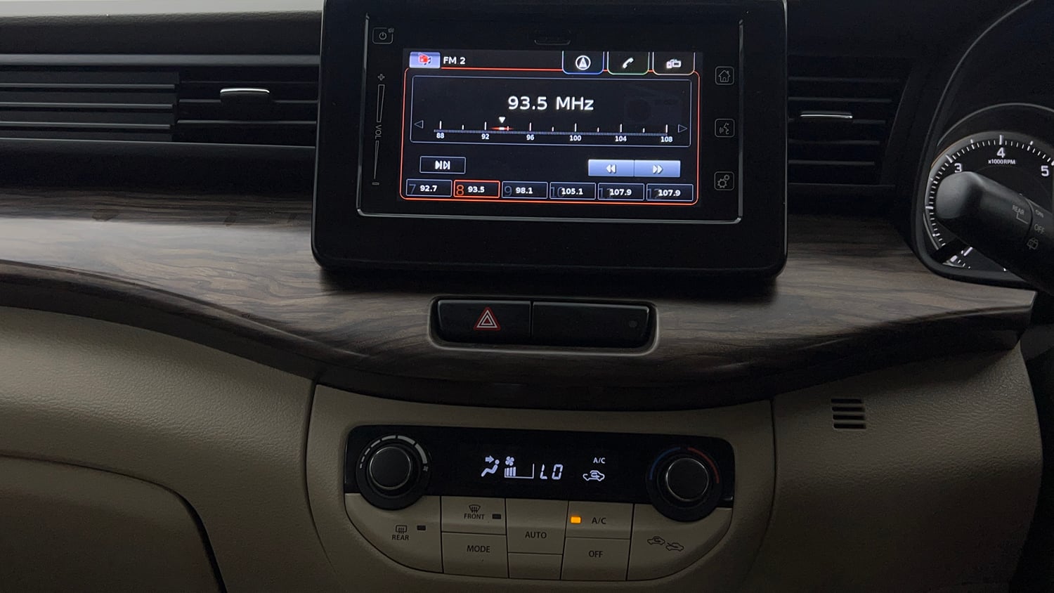 Used 2019 Maruti Suzuki Ertiga ZDi Plus 1.5 Diesel Diesel Manual interior MUSIC SYSTEM & AC CONTROL VIEW