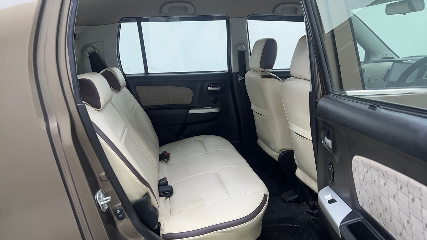 Used 2014 Maruti Suzuki Wagon R VXI Petrol Manual interior RIGHT SIDE REAR DOOR CABIN VIEW