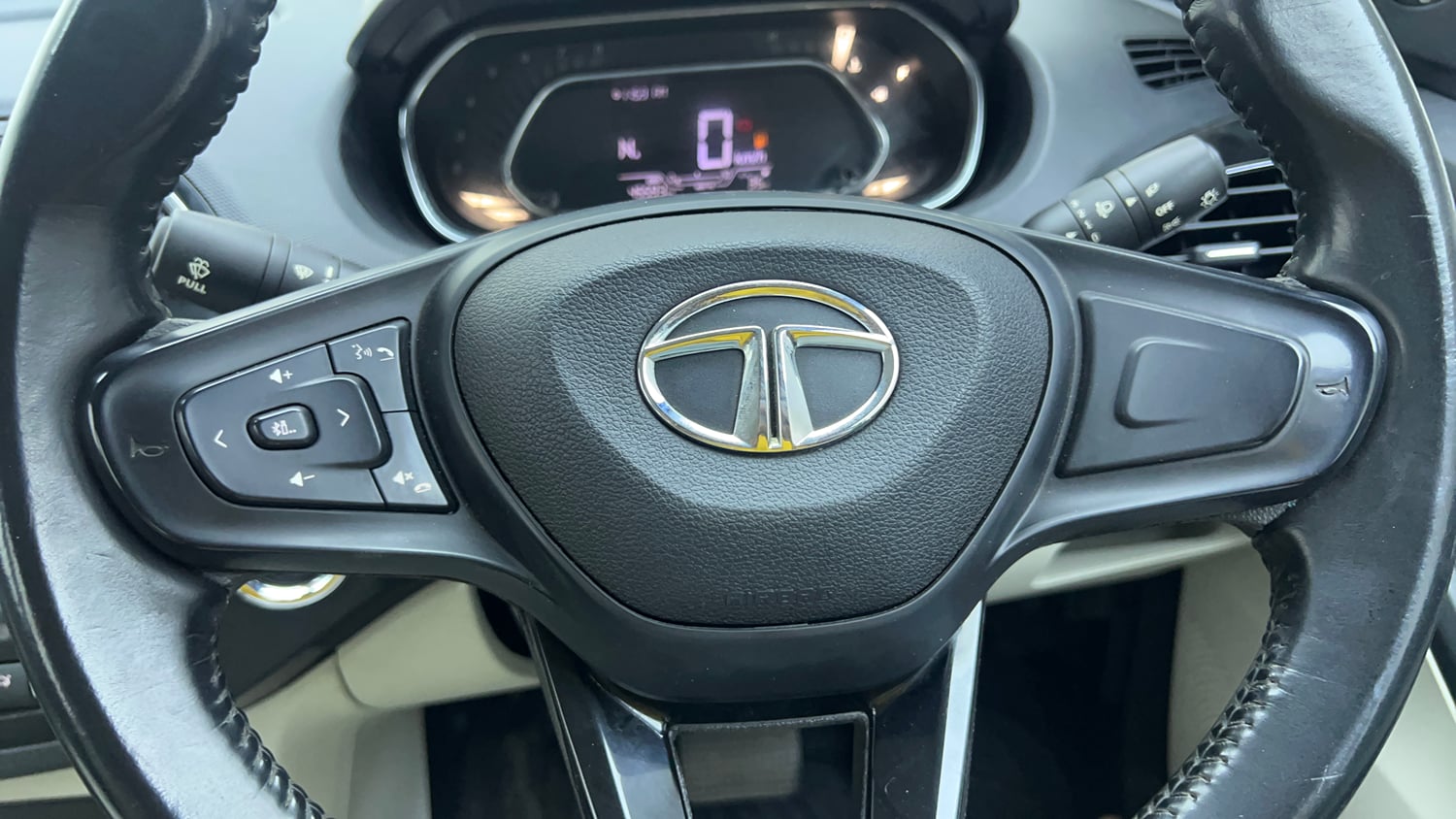Used 2023 Tata Tigor XZA Plus Leatherette Pack Petrol Automatic top_features Airbags