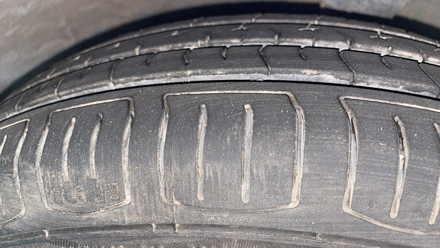 Used 2012 Hyundai i10 Sportz 1.2 Kappa2 Petrol Manual tyres RIGHT FRONT TYRE TREAD VIEW