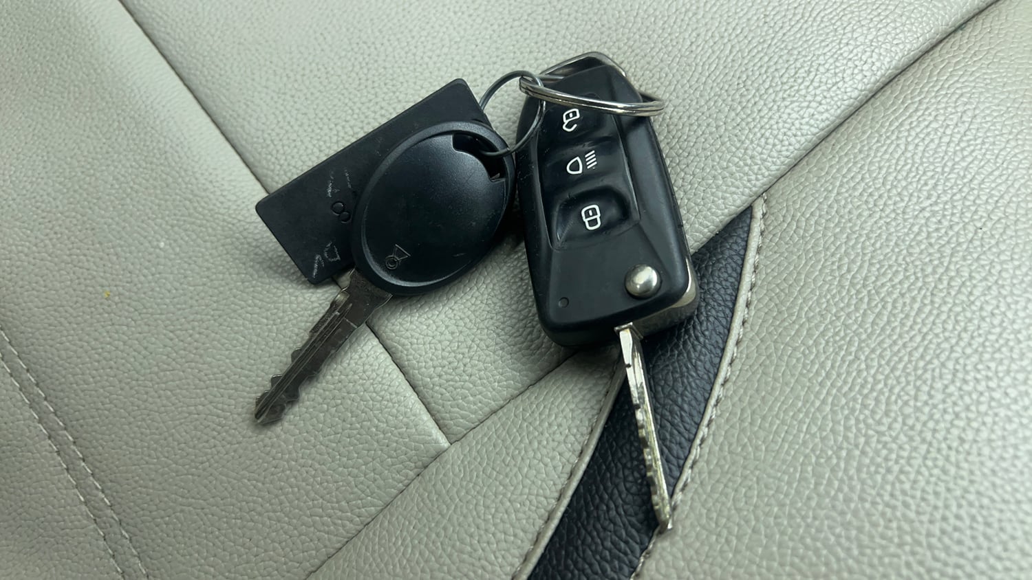 Used 2017 Tata Tiago Revotron XZA Petrol Automatic extra CAR KEY VIEW