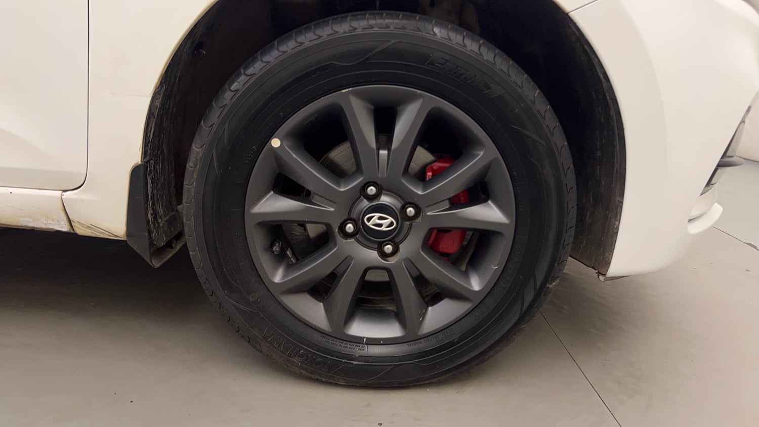 Used 2018 Hyundai Elite i20 Asta 1.2 Petrol Manual tyres RIGHT FRONT TYRE RIM VIEW