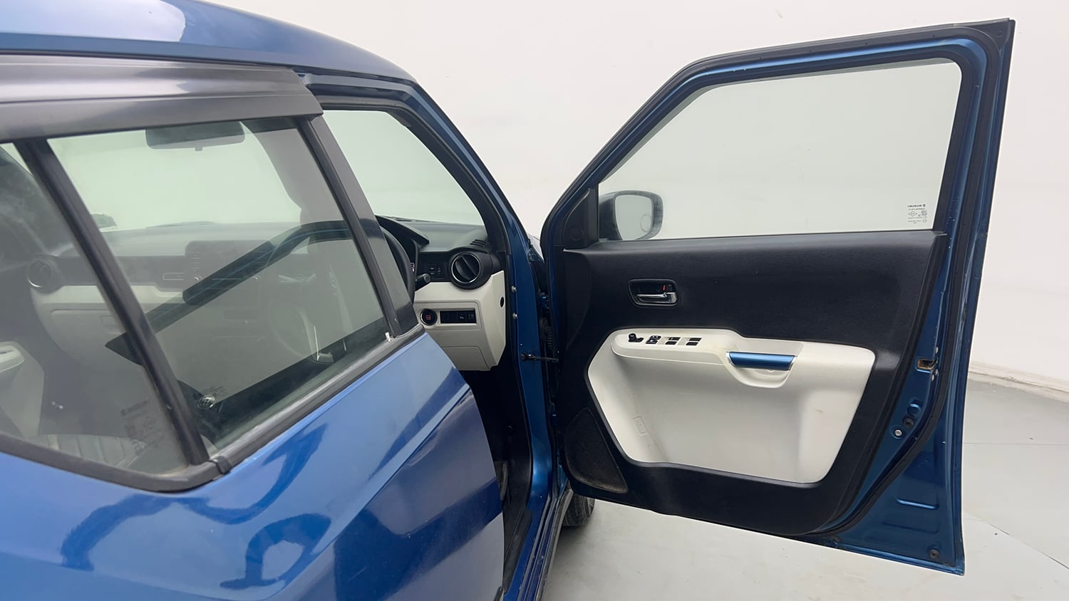 Used 2017 Maruti Suzuki Ignis  Zeta Dual Tone MT Petrol Petrol Manual interior RIGHT FRONT DOOR OPEN VIEW