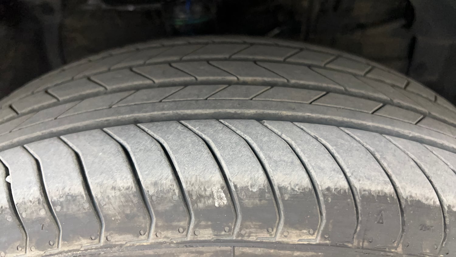 Used 2025 Maruti Suzuki Victoris VXI CNG MT 2W Cng Manual tyres RIGHT FRONT TYRE TREAD VIEW