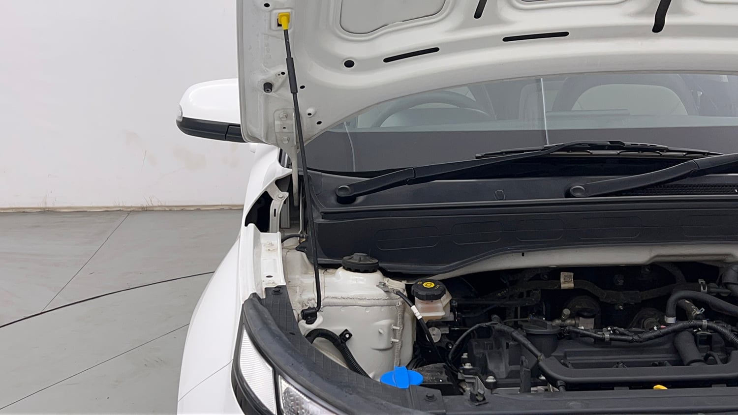 Used 2024 Hyundai Venue SX 1.2 Petrol Petrol Manual engine ENGINE RIGHT SIDE HINGE & APRON VIEW