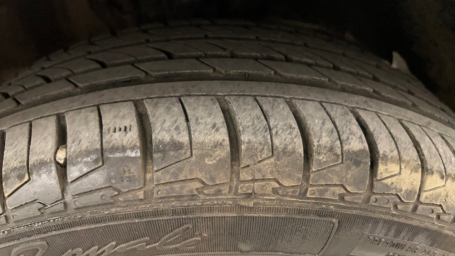 Used 2019 Volkswagen Polo Highline Plus 1.0 (P) 16 Alloy Petrol Manual tyres RIGHT FRONT TYRE TREAD VIEW