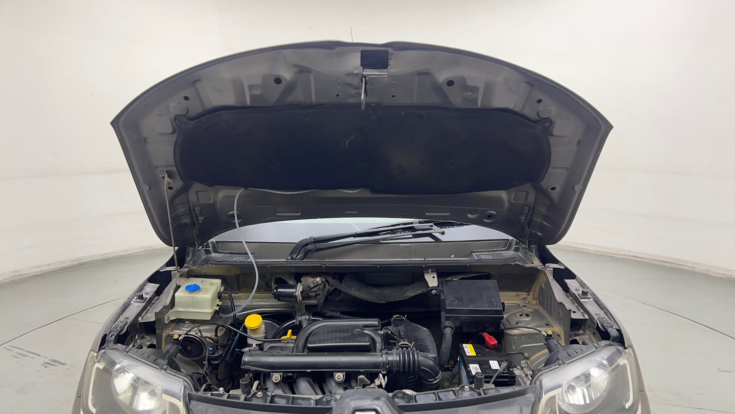 Used 2018 Renault Kwid 1.0 RXT AMT Opt Petrol Automatic engine ENGINE & BONNET OPEN FRONT VIEW