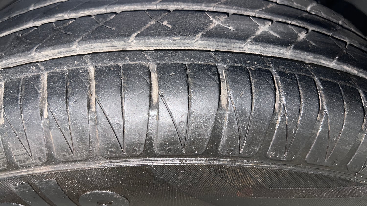 Used 2016 Ford Figo Trend 1.2 Ti-VCT Petrol Manual tyres RIGHT FRONT TYRE TREAD VIEW