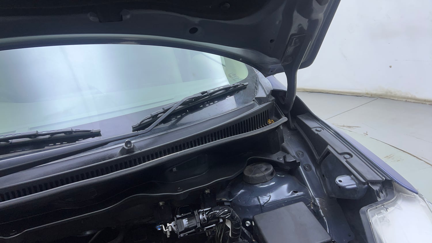 Used 2022 Maruti Suzuki New Ertiga VXi AT Petrol Automatic engine ENGINE LEFT SIDE HINGE & APRON VIEW