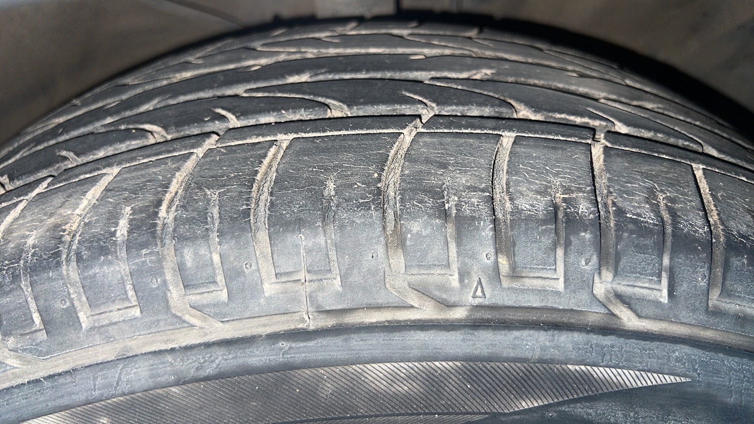 Used 2018 Hyundai Creta SX Plus 1.6 AT Petrol Petrol Automatic tyres RIGHT FRONT TYRE TREAD VIEW