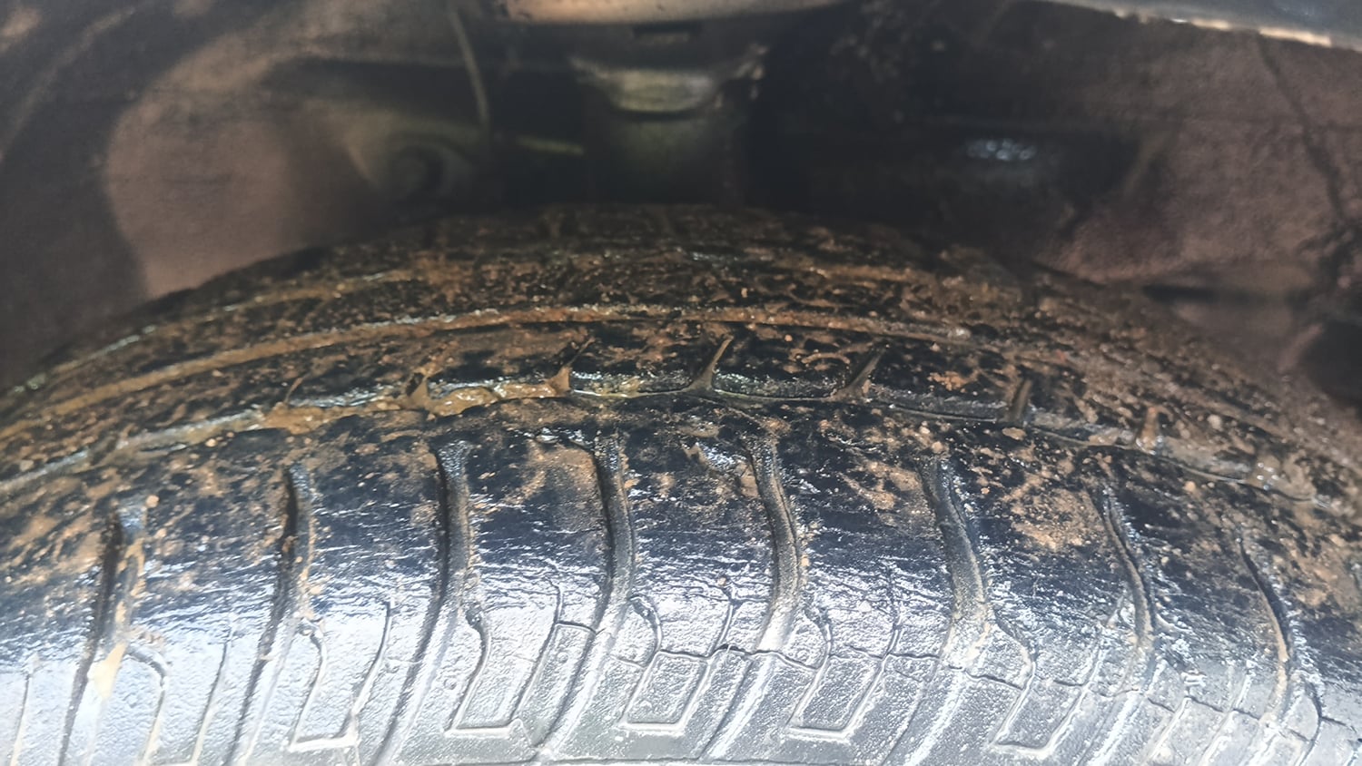 Used 2016 Maruti Suzuki Wagon R 1.0 VXI AMT Petrol Automatic tyres RIGHT FRONT TYRE TREAD VIEW
