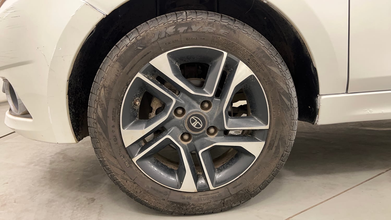 Used 2017 Tata Tigor Revotron XZ Petrol Manual tyres LEFT FRONT TYRE RIM VIEW