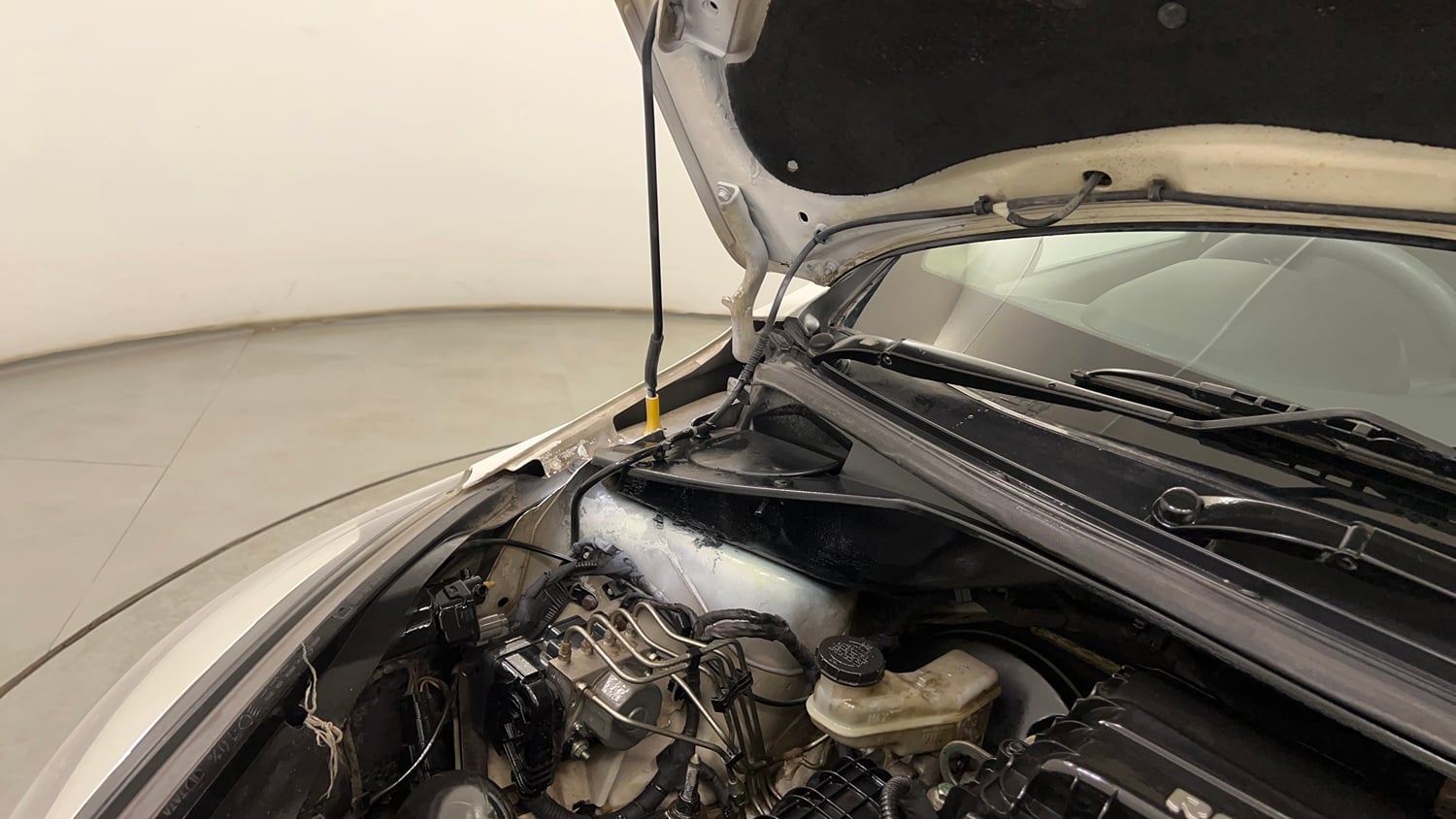 Used 2017 Tata Tigor Revotron XZ Petrol Manual engine ENGINE RIGHT SIDE HINGE & APRON VIEW