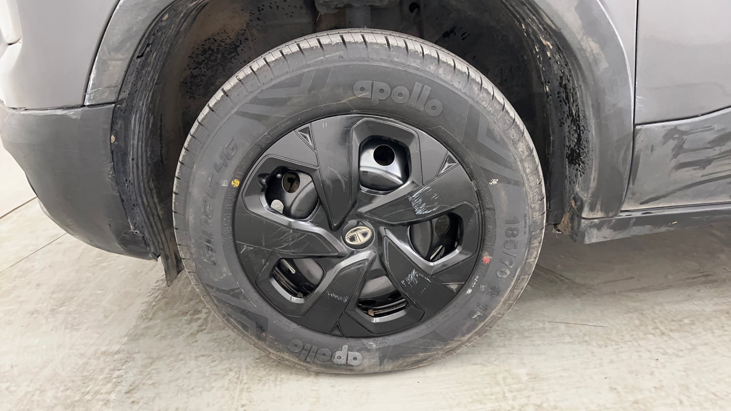 Used 2022 Tata Punch Adventure Rhythm Pack AMT Petrol Automatic tyres LEFT FRONT TYRE RIM VIEW