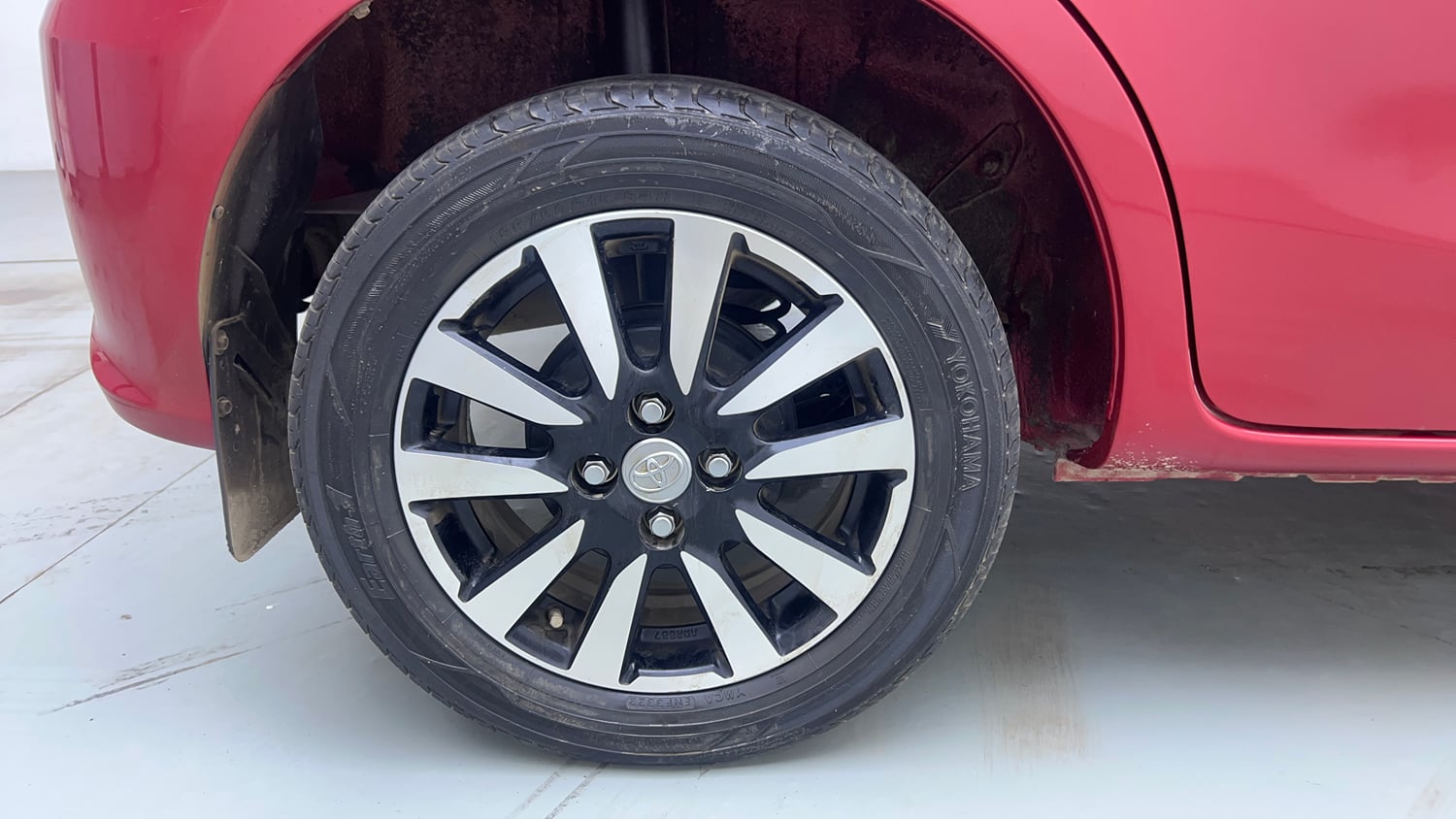 Used 2018 Toyota Etios Liva V Petrol Manual tyres RIGHT REAR TYRE RIM VIEW