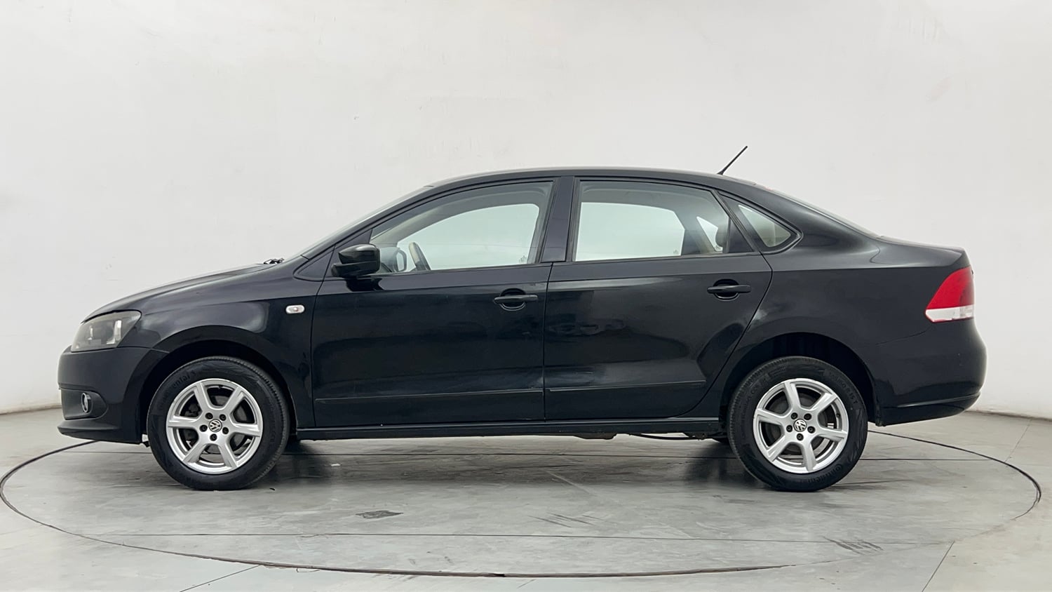 Used 2014 Volkswagen Vento Highline Diesel Diesel Manual exterior LEFT SIDE VIEW
