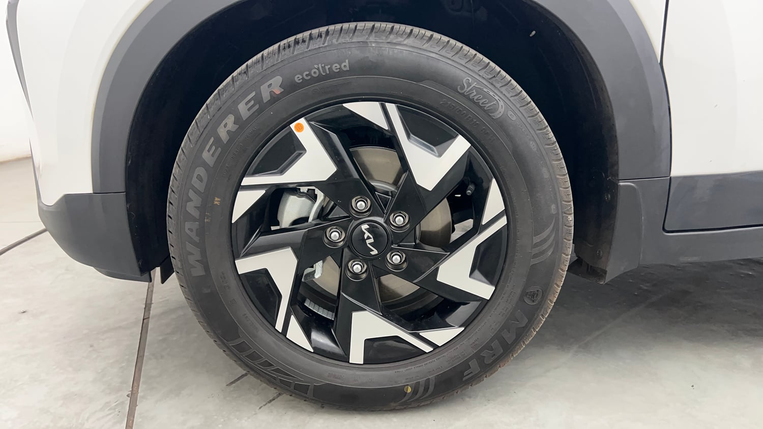 Used 2026 Kia Sonet HTK Plus 1.2 Petrol MT Petrol Manual tyres LEFT FRONT TYRE RIM VIEW