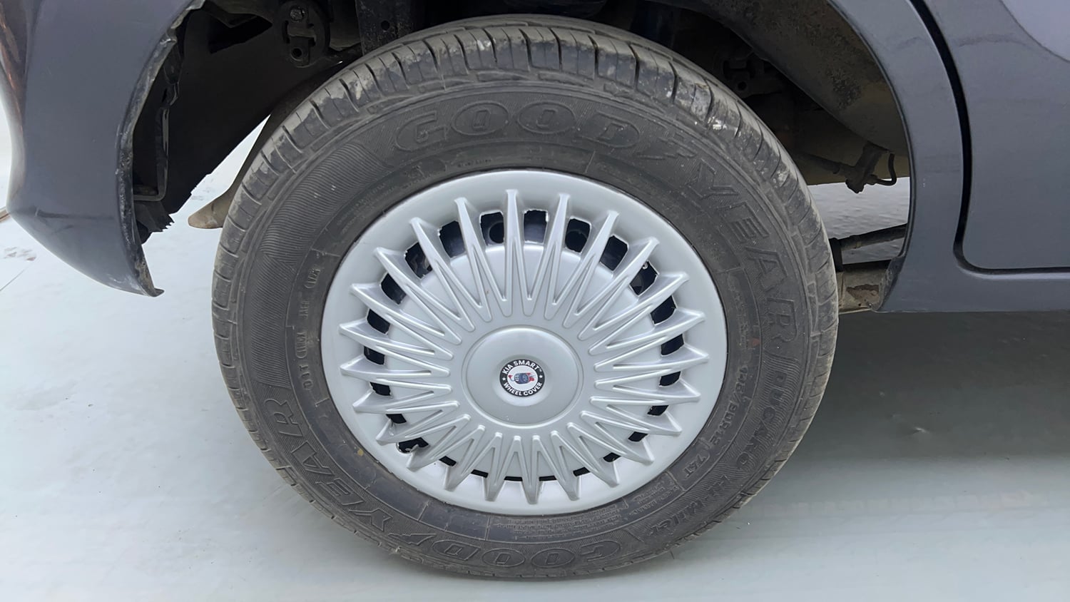 Used 2022 Maruti Suzuki Alto 800 LXi (O) Petrol Manual tyres RIGHT REAR TYRE RIM VIEW