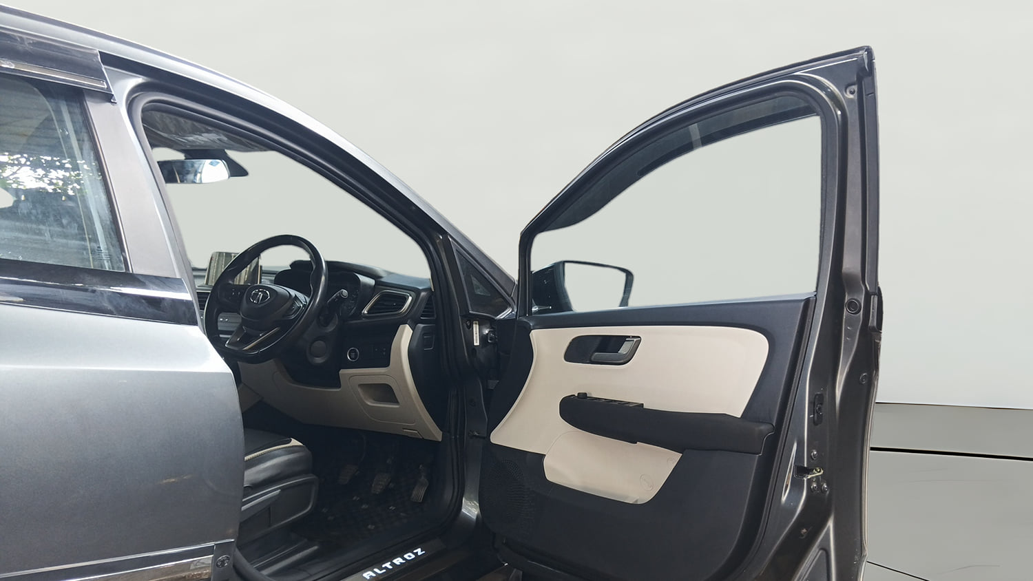 Used 2022 Tata Altroz XZ Plus i-Turbo Petrol Petrol Manual interior RIGHT FRONT DOOR OPEN VIEW