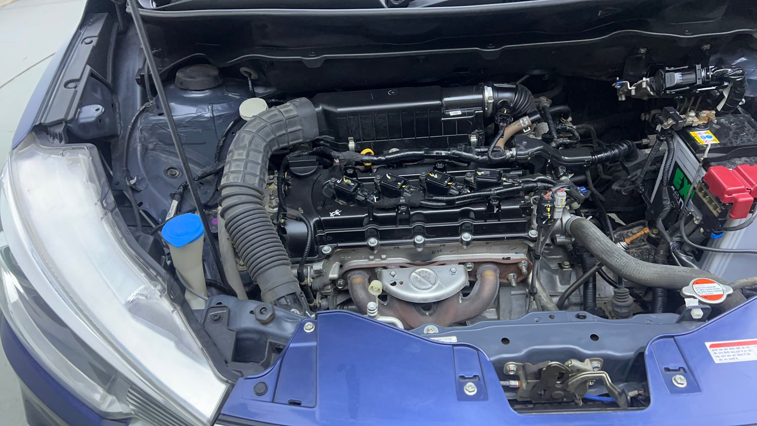 Used 2022 Maruti Suzuki New Ertiga VXi AT Petrol Automatic engine ENGINE RIGHT SIDE VIEW