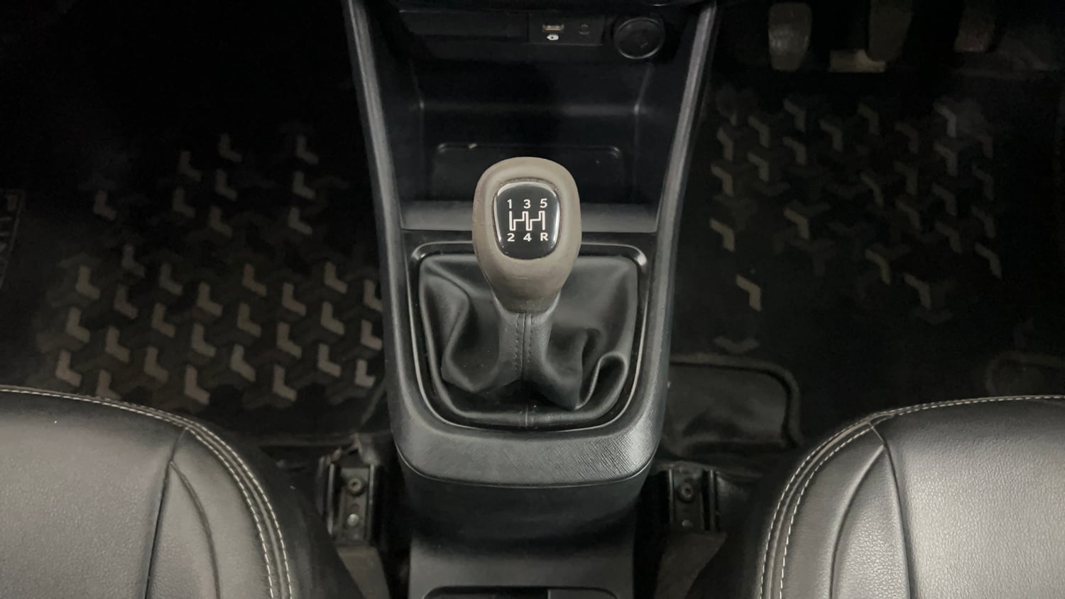 Used 2023 Tata Punch Adventure MT Petrol Manual interior GEAR  KNOB VIEW