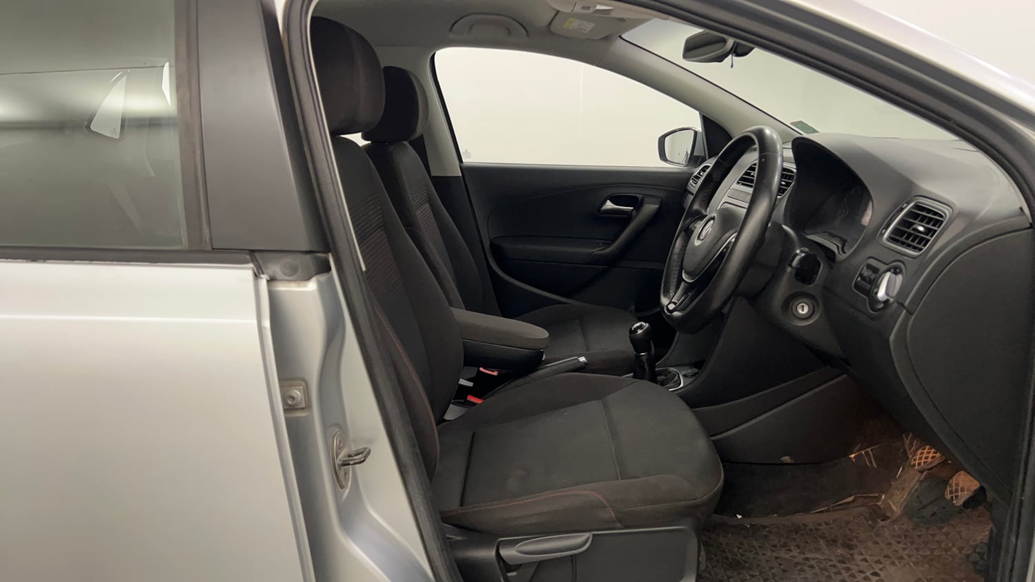 Used 2019 Volkswagen Polo Highline Plus 1.0 (P) 16 Alloy Petrol Manual interior RIGHT SIDE FRONT DOOR CABIN VIEW