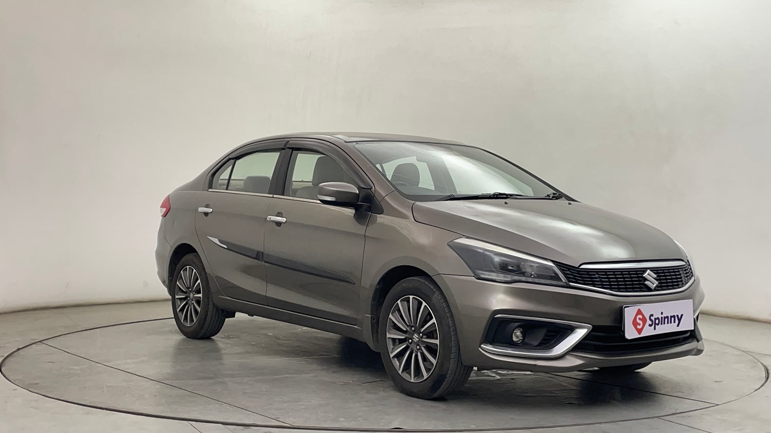 Used 2019 Maruti Suzuki Ciaz Alpha Hybrid 1.5 Petrol Manual exterior RIGHT FRONT CORNER VIEW