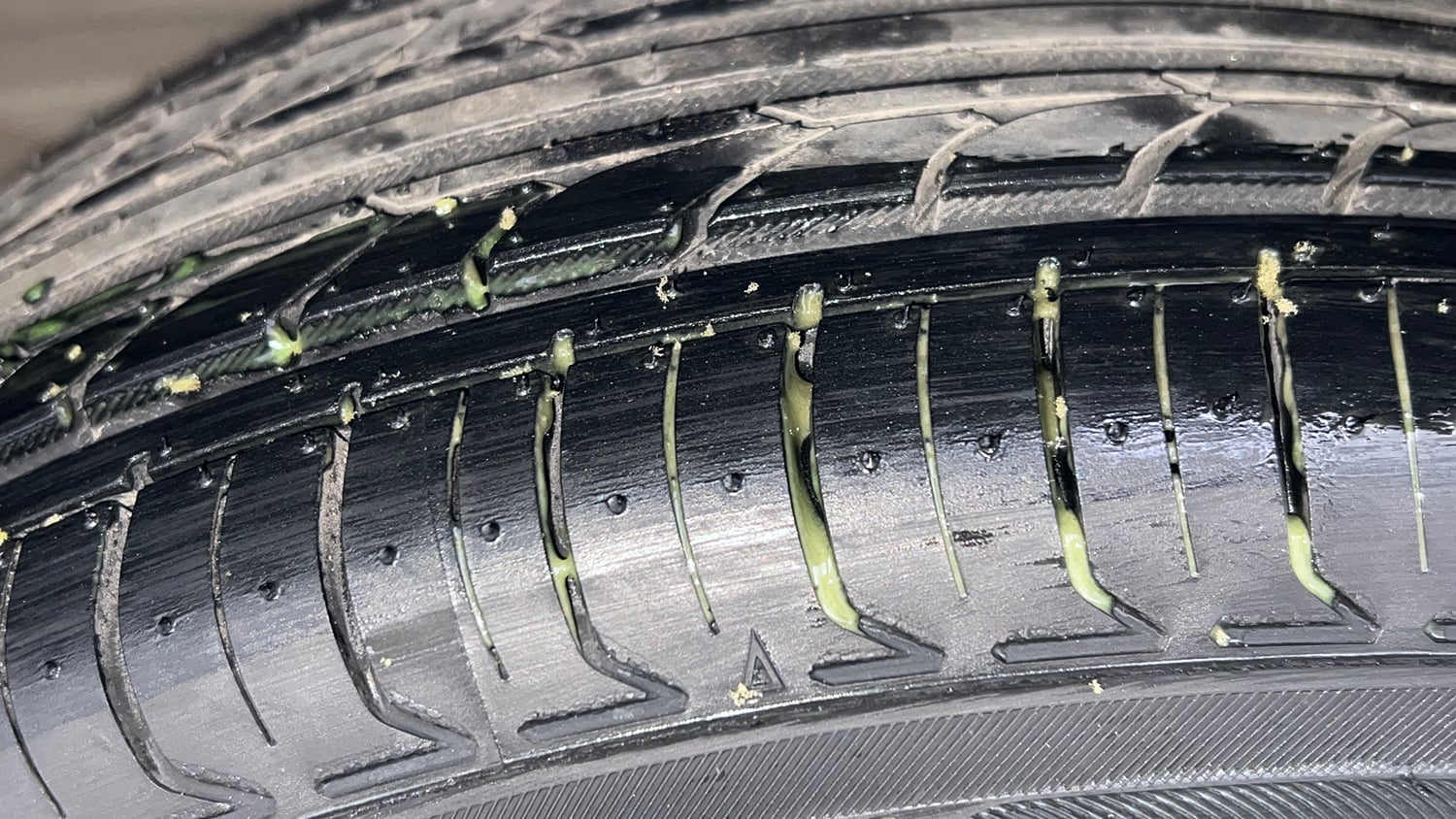 Used 2019 Maruti Suzuki Ertiga ZDi Plus 1.5 Diesel Diesel Manual tyres LEFT FRONT TYRE TREAD VIEW