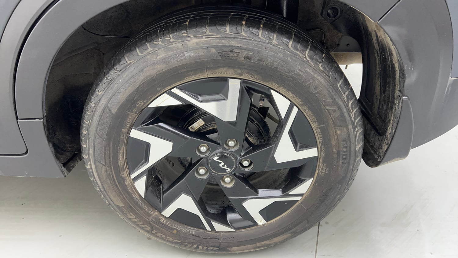 Used 2023 Kia Sonet X Line 1.0 DCT Petrol Automatic tyres LEFT REAR TYRE RIM VIEW