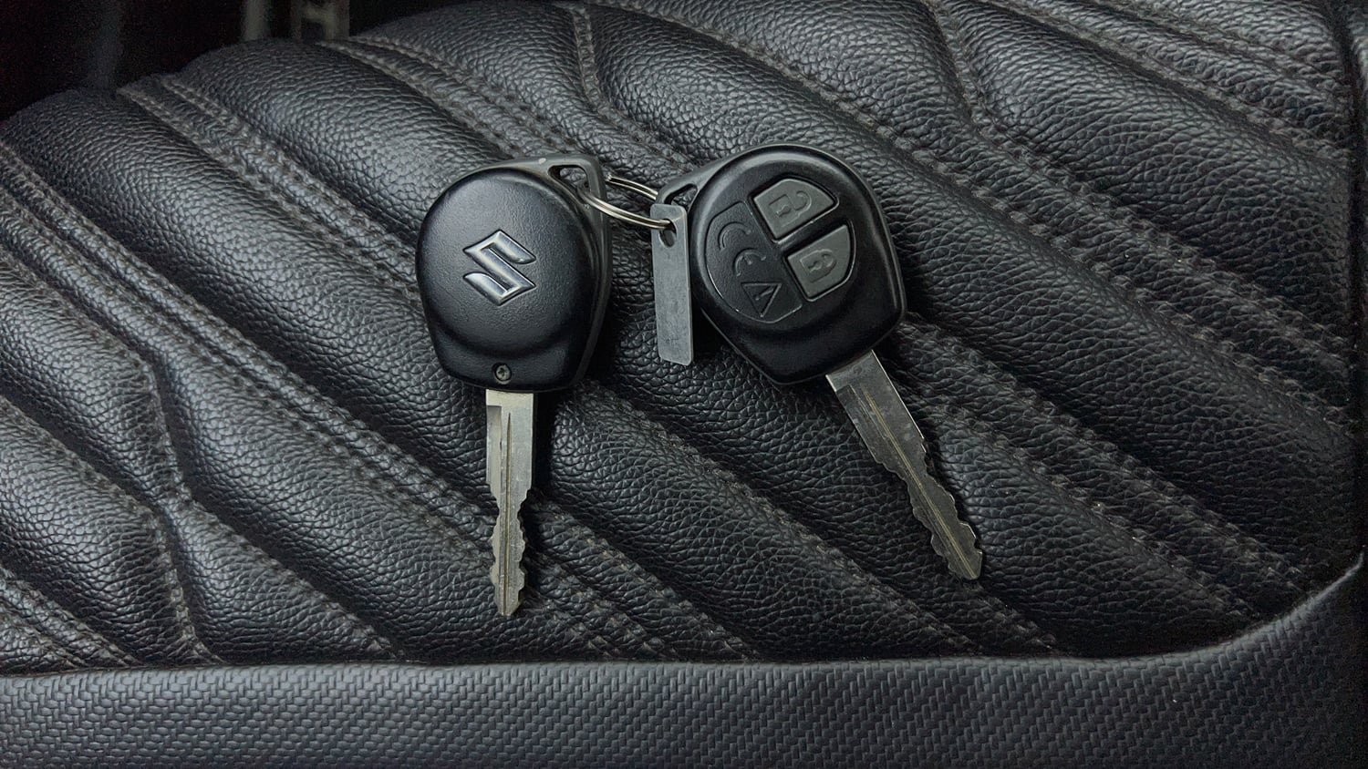 Used 2021 Maruti Suzuki Swift VXi Petrol Manual extra CAR KEY VIEW