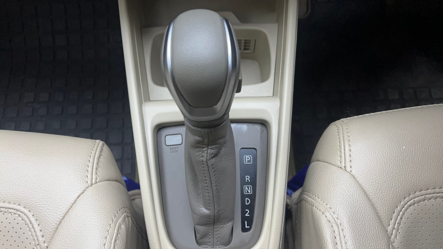 Used 2022 Maruti Suzuki New Ertiga VXi AT Petrol Automatic interior GEAR  KNOB VIEW
