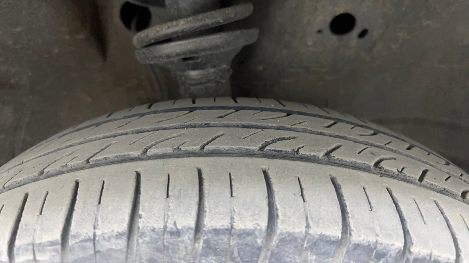 Used 2014 Maruti Suzuki Wagon R VXI Petrol Manual tyres RIGHT FRONT TYRE TREAD VIEW