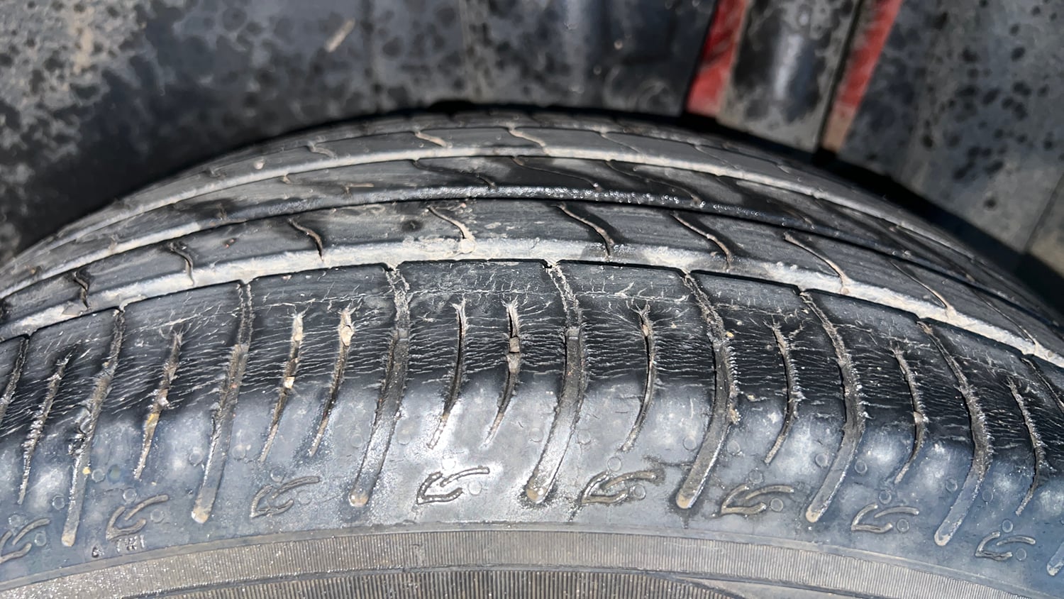Used 2022 Maruti Suzuki Brezza Vxi AT Petrol Automatic tyres LEFT REAR TYRE TREAD VIEW