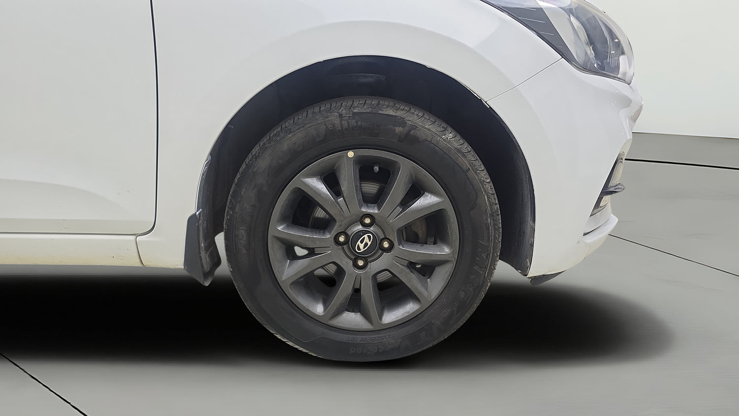 Used 2018 Hyundai Elite i20 Asta 1.2 Petrol Manual tyres RIGHT FRONT TYRE RIM VIEW