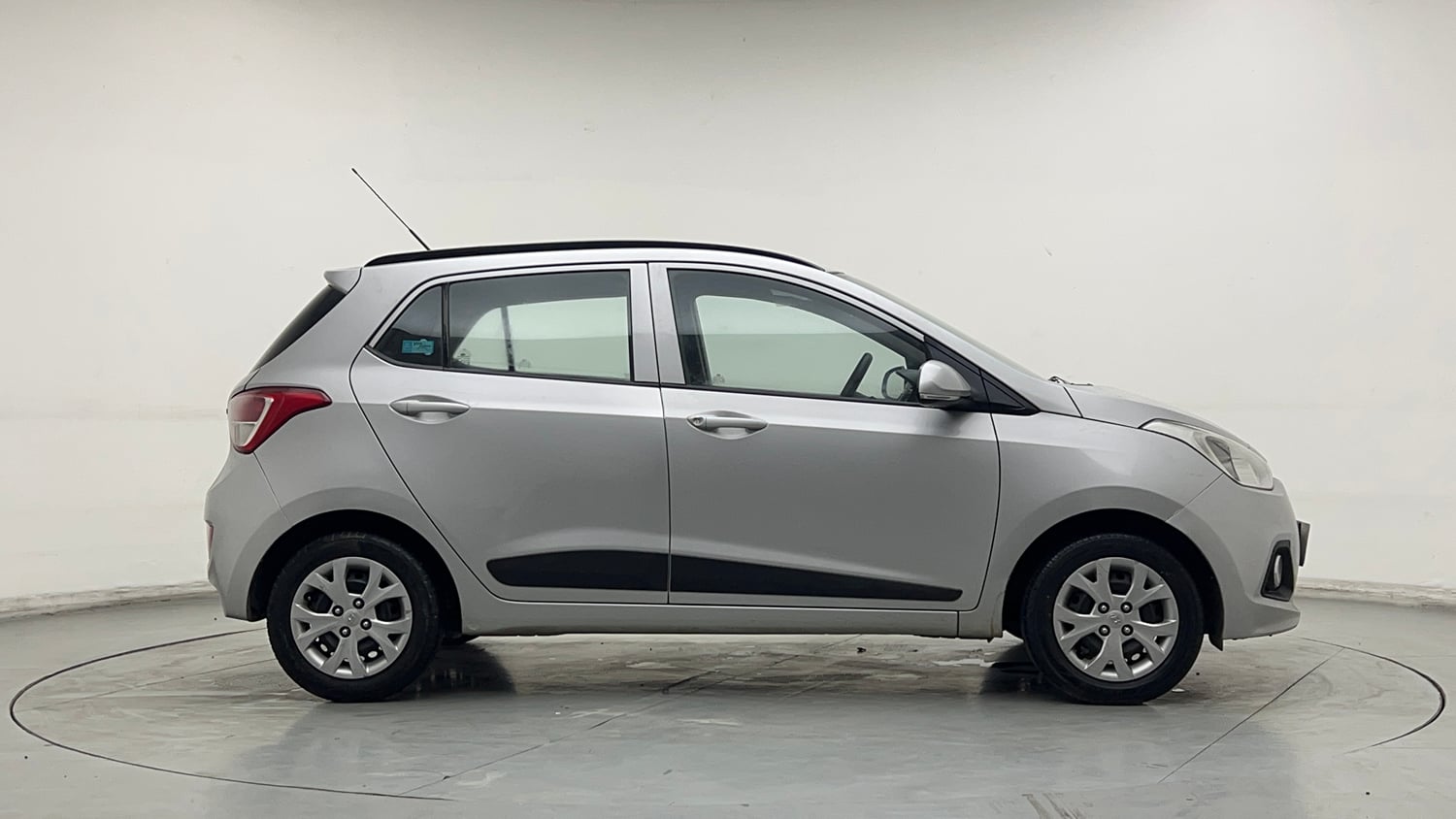 Used 2016 Hyundai Grand i10 Sportz 1.2 Kappa VTVT Petrol Manual exterior RIGHT SIDE VIEW