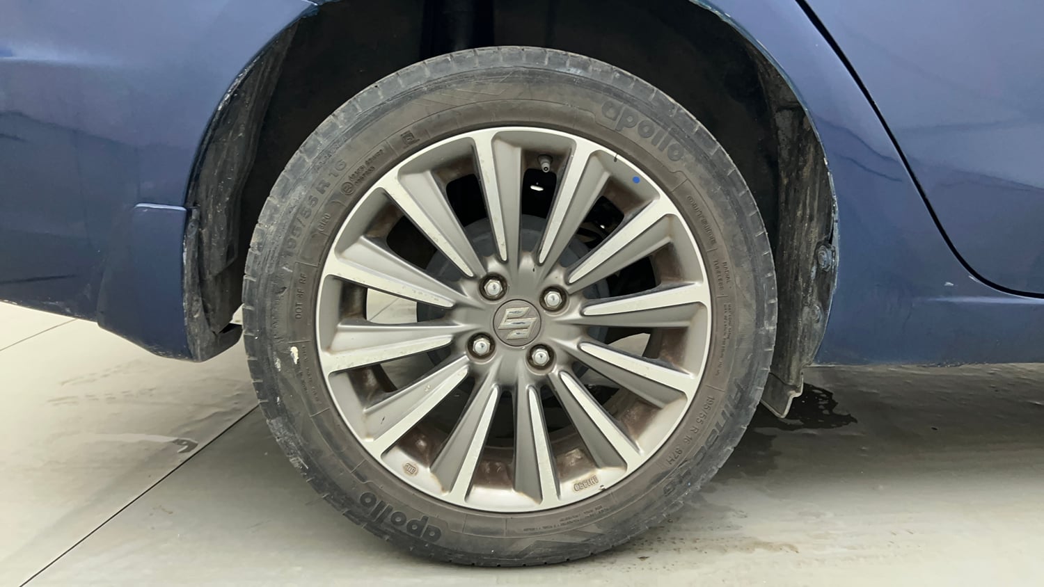 Used 2020 Maruti Suzuki Ciaz Alpha 1.5 AT Petrol Automatic tyres RIGHT REAR TYRE RIM VIEW