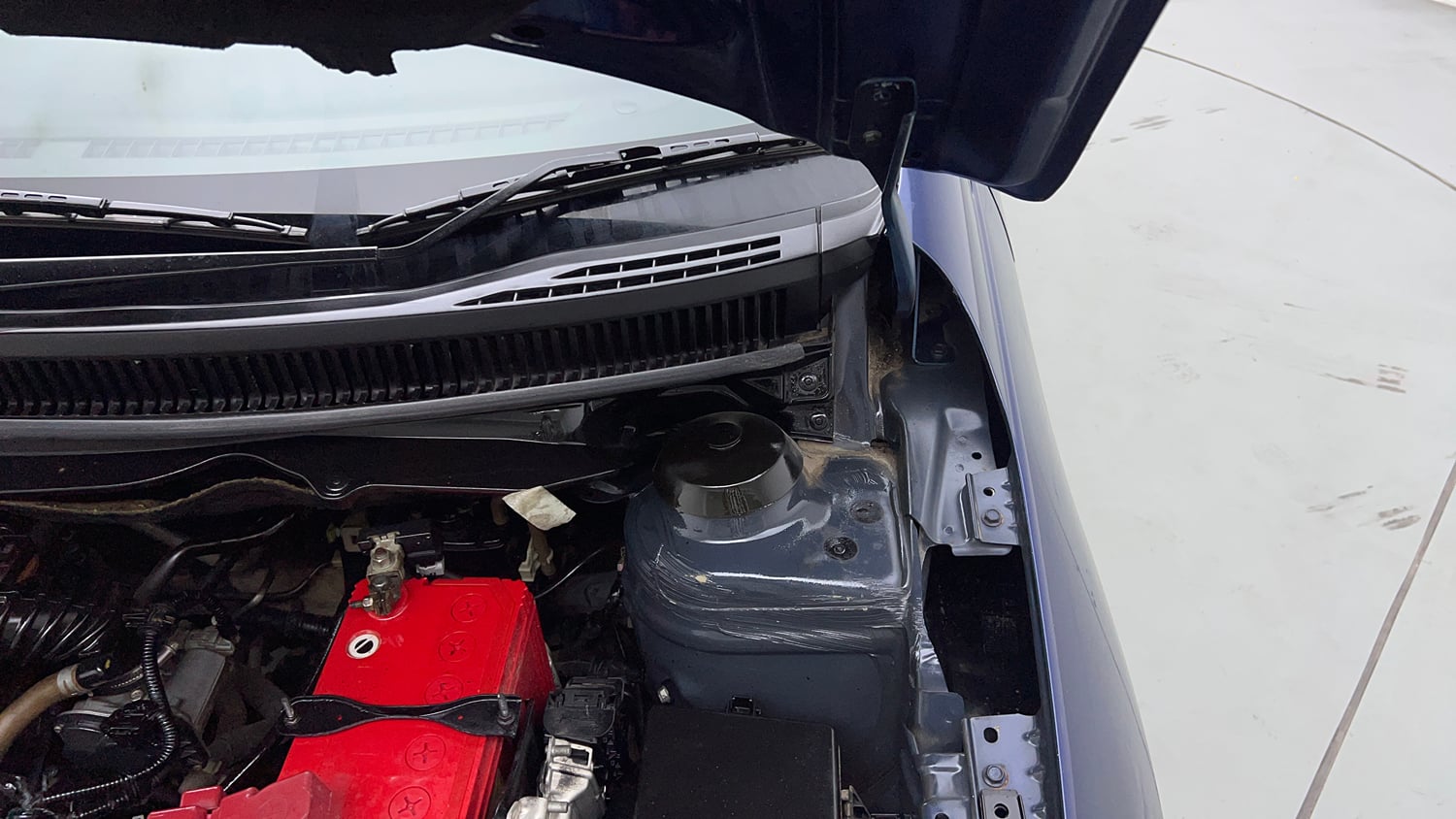 Used 2019 Maruti Suzuki Ciaz Alpha Hybrid 1.5 AT Petrol Automatic engine ENGINE LEFT SIDE HINGE & APRON VIEW