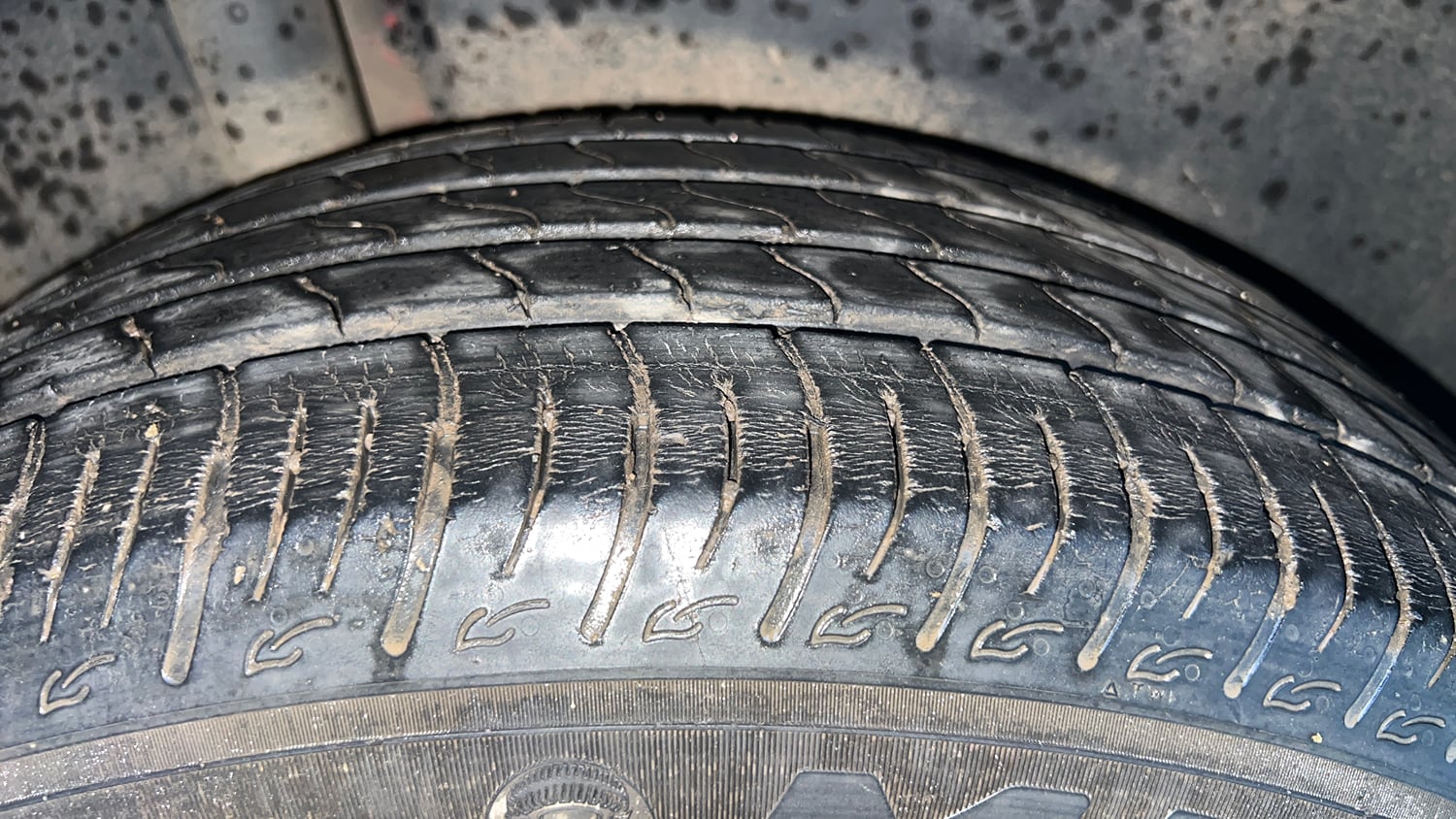 Used 2022 Maruti Suzuki Brezza Vxi AT Petrol Automatic tyres RIGHT REAR TYRE TREAD VIEW