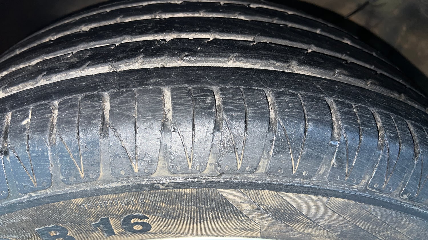 Used 2020 Kia Sonet HTX Plus 1.0 iMT Petrol Manual tyres LEFT FRONT TYRE TREAD VIEW