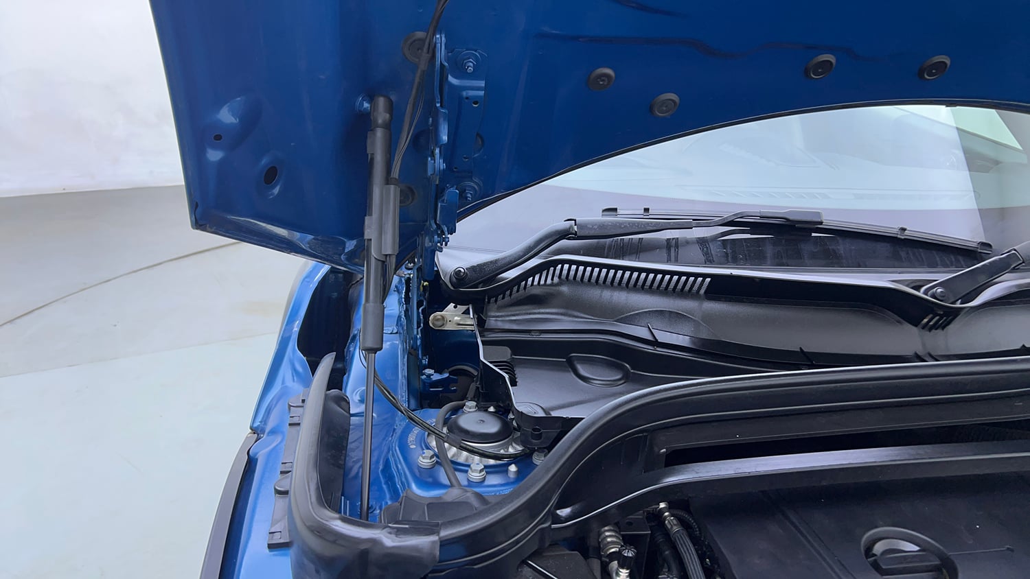 Used 2021 Mini Countryman Cooper S JCW Inspired Petrol Automatic engine ENGINE RIGHT SIDE HINGE & APRON VIEW