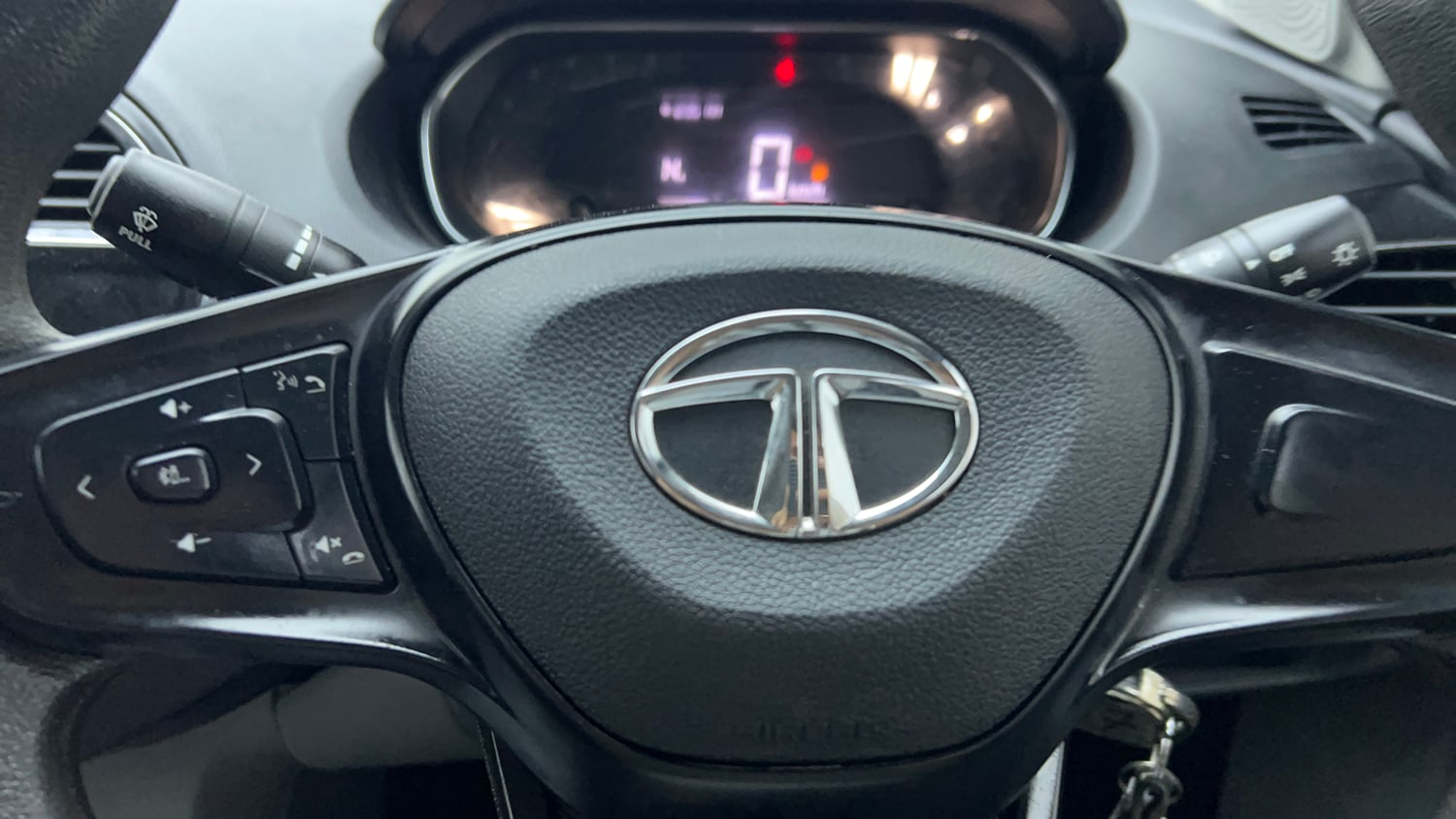 Used 2023 Tata Tiago XTA Petrol Automatic top_features Steering mounted controls