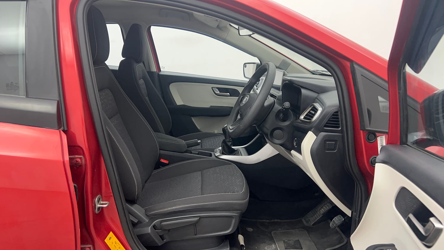 Used 2023 Tata Altroz XZ Diesel Diesel Manual interior RIGHT SIDE FRONT DOOR CABIN VIEW
