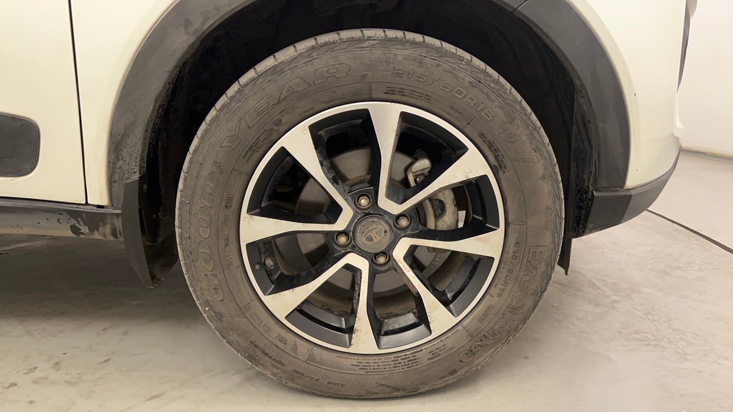 Used 2021 Tata Nexon XZ Plus Diesel Diesel Manual tyres RIGHT FRONT TYRE RIM VIEW