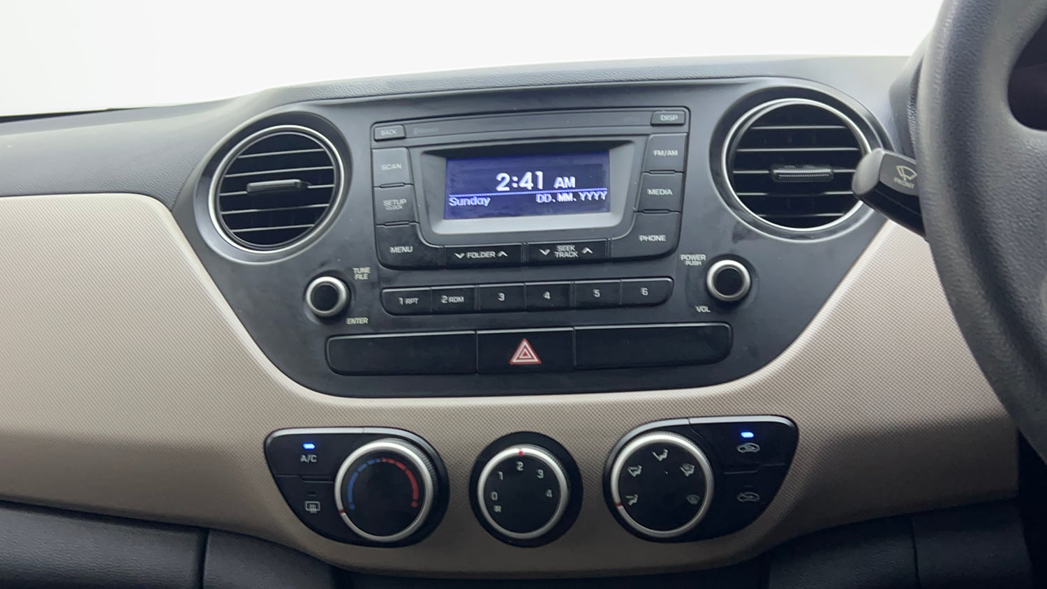Used 2016 Hyundai Grand i10 Sportz 1.2 Kappa VTVT Petrol Manual top_features Integrated (in-dash) music system